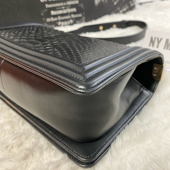 CHANEL
Medium Python Boy Bag - Picture 11 of 12